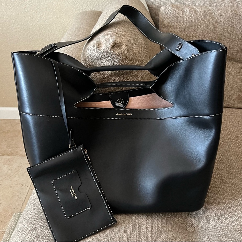 Alexander Mcqueen Black Leather The Bow Bag $2590 - Picture 11 of 14